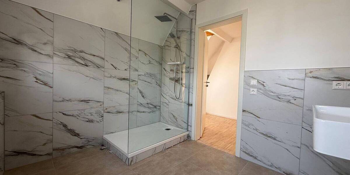 Etagenwohnung Stuttgart Mitte - 6 Zimmer, 176 m&sup2;, 3.800&euro; | Angebot:26476054