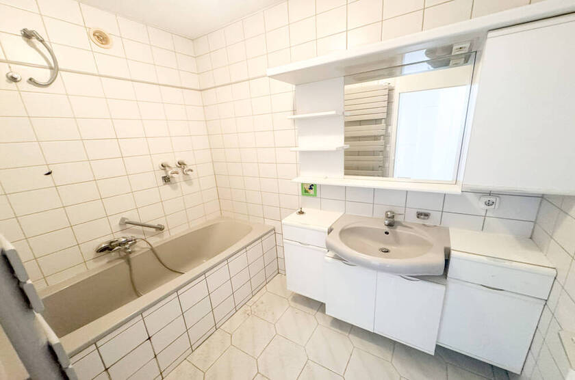 3-ZIMMER-WOHNUNG MIT BALKON UND SCHÖNER FERNSICHT 3 zimmer
