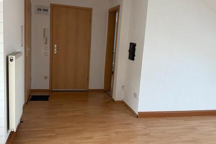 Helle Dachgeschosswohnung zu vermieten zimmer