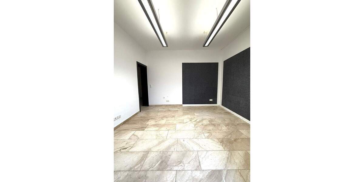 Gewerbeobjekt Petersberg - 1 Zimmer, 22 m&sup2;, 300&euro; | Angebot:25726361