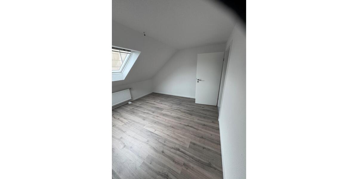 Dachgeschoßwohnung Saarlouis - 3 Zimmer, 90 m&sup2;, 980&euro; | Angebot:25892458