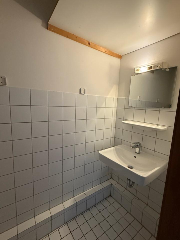 Voll Möbliertes Wg Zimmer mit eigener Küche & Bad