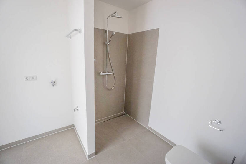 Traumhafte 2-Zimmer Wohnung! Hell, schick und großzügiger Balkon | modernes Bad mit Luxus-Dusche