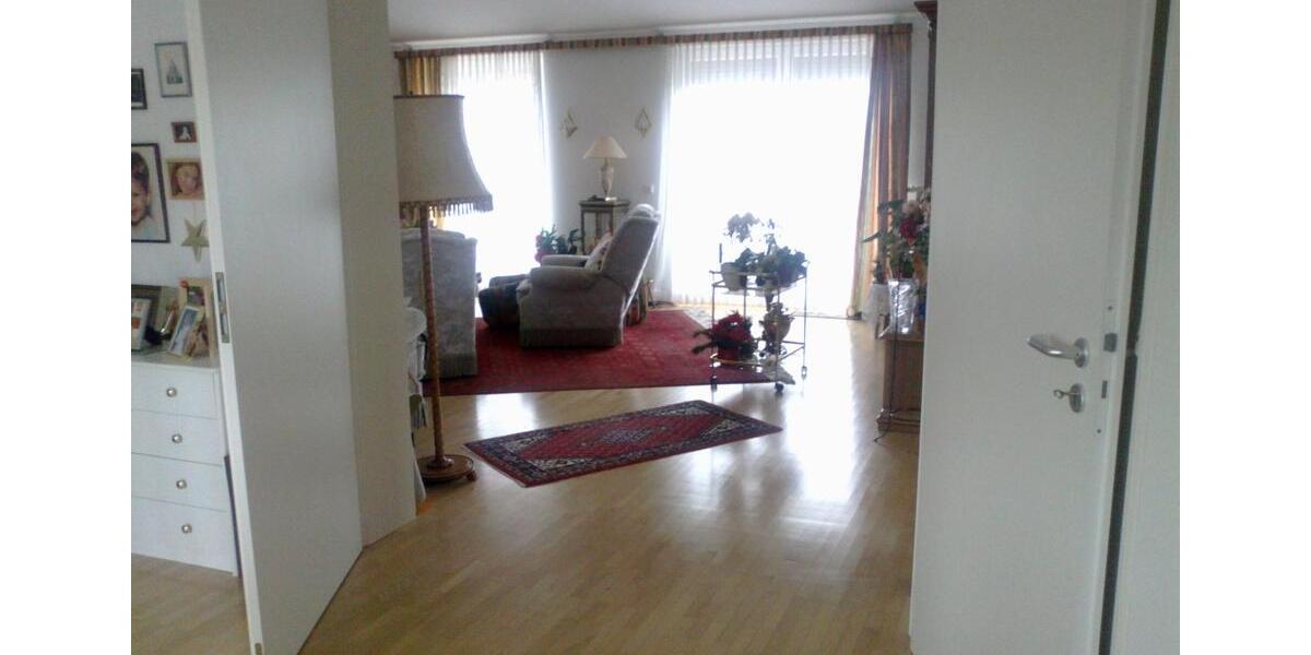 Dachgeschoßwohnung Rüsselsheim am Main - 3 Zimmer, 126 m&sup2;, 1.450&euro; | Angebot:25172623