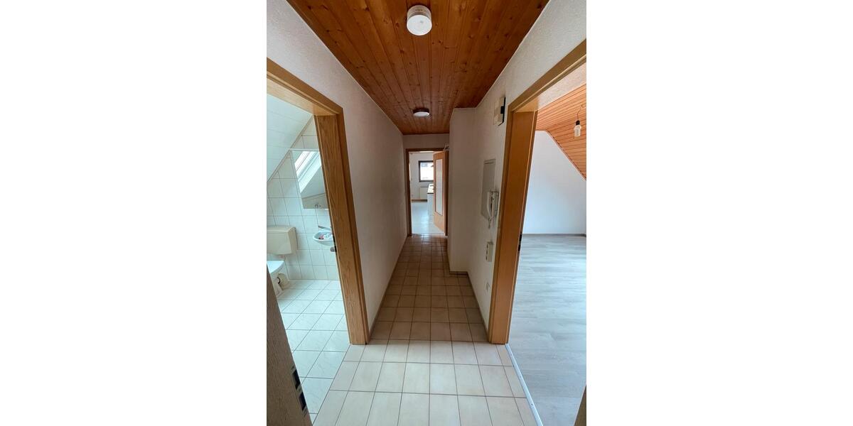 Dachgeschoßwohnung Wiesentheid - 2.5 Zimmer, 42 m&sup2;, 475&euro; | Angebot:25634196