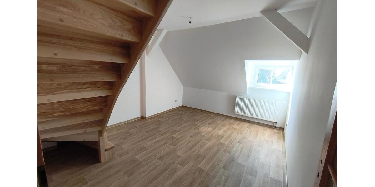 Dachgeschoßwohnung Lauta - 2 Zimmer, 57 m&sup2;, 419&euro; | Angebot:25868354