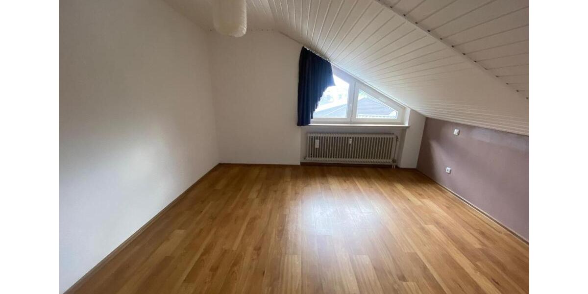 Dachgeschoßwohnung Meinerzhagen - 3.5 Zimmer, 79 m&sup2;, 870&euro; | Angebot:26040289