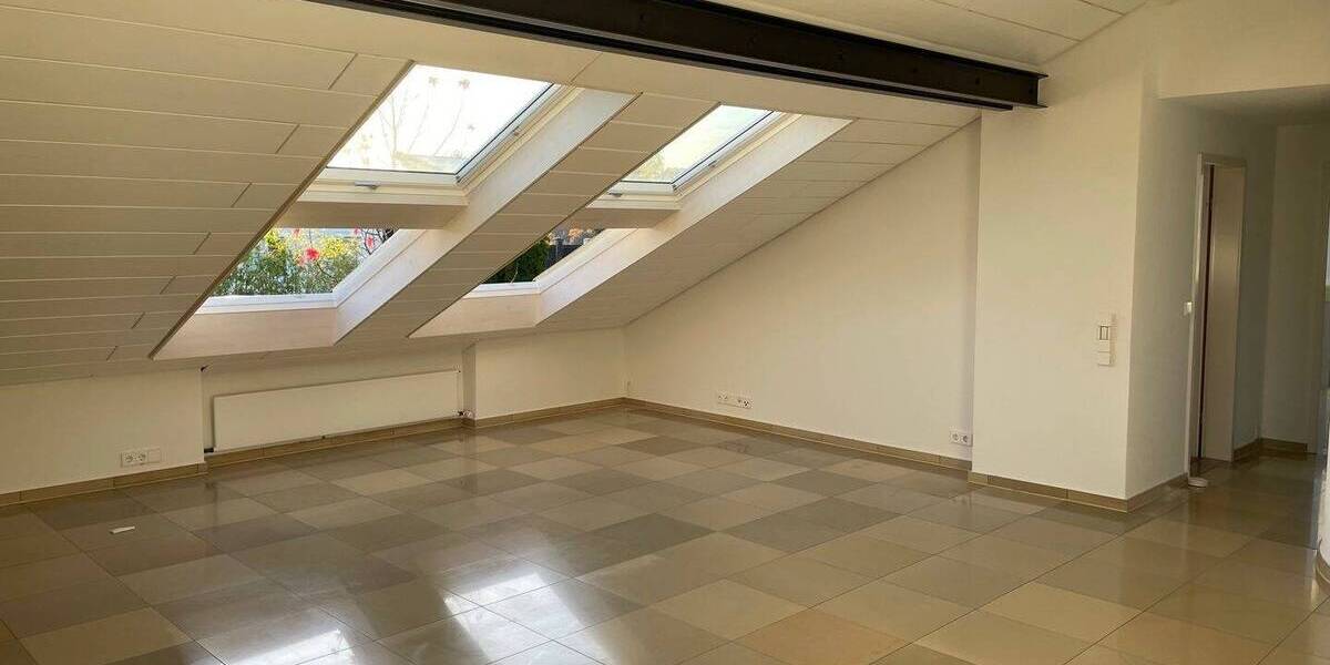 Exklusive Dachgeschosswohnung in ruhiger Lage 2 zimmer