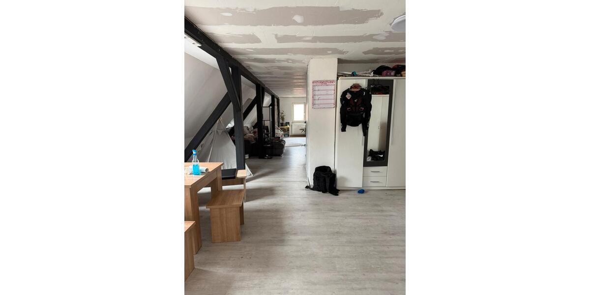 Dachgeschoßwohnung Steinwiesen - 3 Zimmer, 140 m&sup2;, 650&euro; | Angebot:26145535