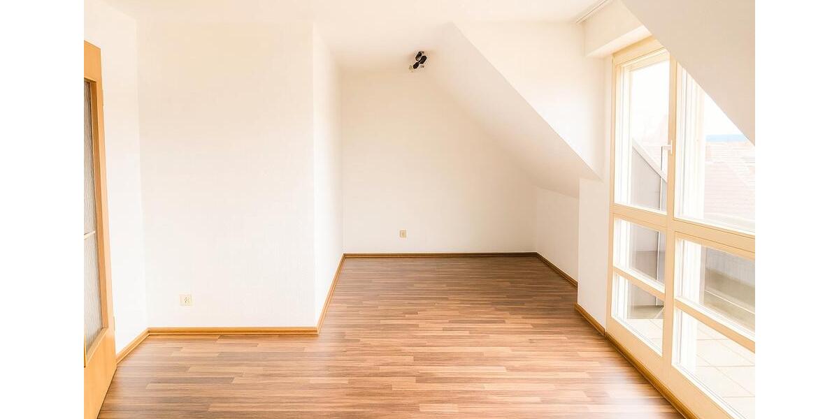 Dachgeschoßwohnung Eisfeld - 1 Zimmer, 34 m&sup2;, 275&euro; | Angebot:26422571