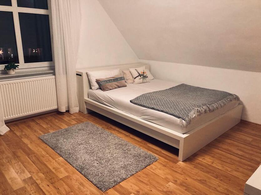 WG-Zimmer befristet 6 Monate, nur für Frauen zimmer