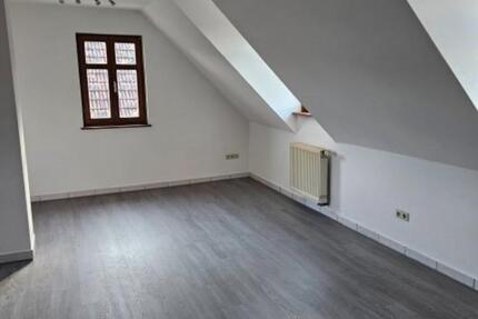 CHARMANTE 2-ZIMMER-DACHGESCHOSSWOHNUNG MIT HISTORISCHEM FLAIR IN BAD STAFFELSTEIN-Ortsteil 2 zimmer