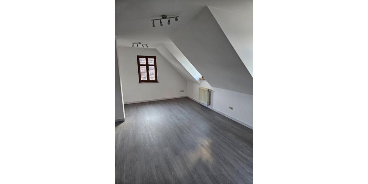 CHARMANTE 2-ZIMMER-DACHGESCHOSSWOHNUNG MIT HISTORISCHEM FLAIR IN BAD STAFFELSTEIN-Ortsteil 2 zimmer