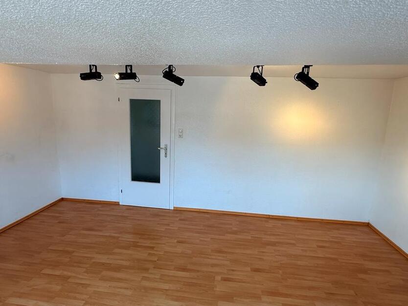 Tolles WG Zimmer Wohngemeinschaft Niederrad Flugbegleiter
