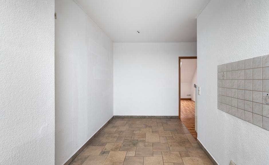 Dachgeschoßwohnung Genthin - 3 Zimmer, 90 m&sup2;, 675&euro; | Angebot:25308683