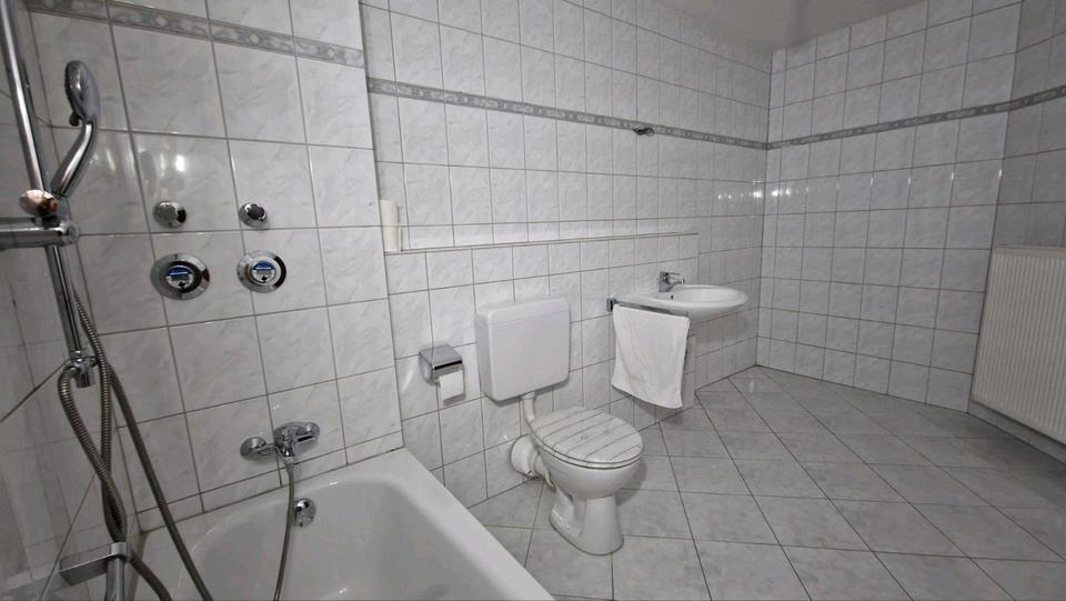 Erdgeschoßwohnung Bad Laasphe - 3 Zimmer, 84 m&sup2;, 700&euro; | Angebot:24787899