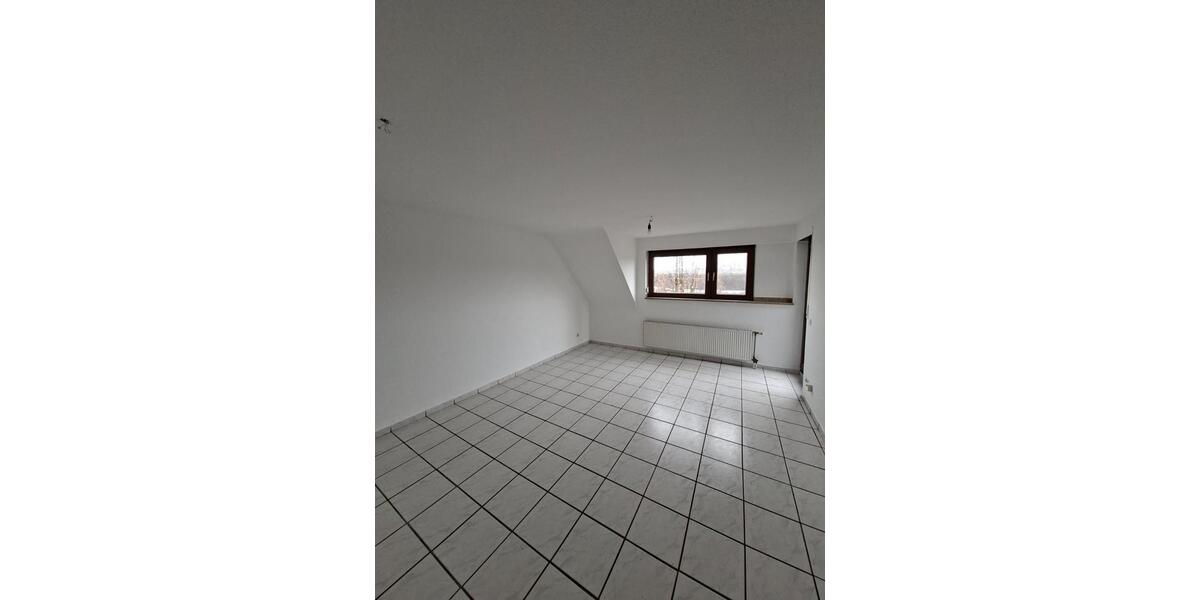 Frisch renovierte 3-Zimmer Dachgeschosswohnung in zentraler Lage 3 zimmer