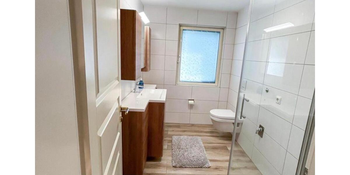 Einfamilienhaus Brackel - 7 Zimmer, 220 m&sup2;, 2.400&euro; | Angebot:26698292