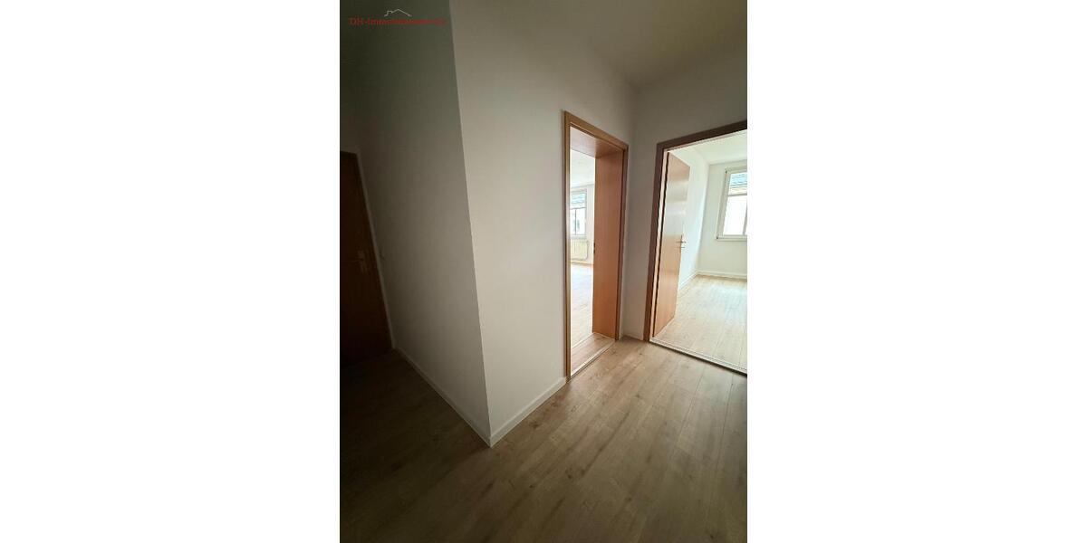 Dachgeschoßwohnung Glauchau - 2 Zimmer, 55 m&sup2;, 360&euro; | Angebot:24571768