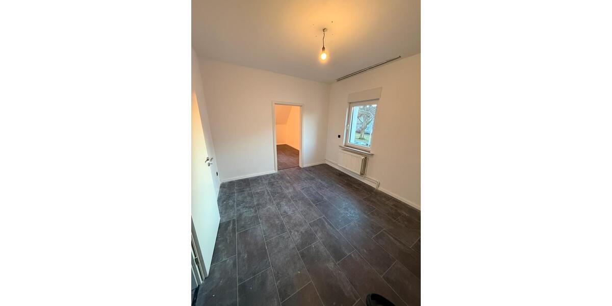 Dachgeschoßwohnung Herford Falkendiek - 4 Zimmer, 110 m&sup2;, 1.100&euro; | Angebot:25922777