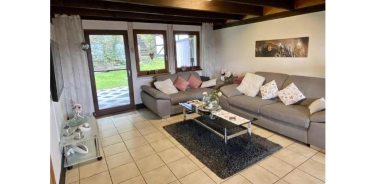 Einfamilienhaus Wiehl - 3 Zimmer, 110 m&sup2;, 1.300&euro; | Angebot:25232205