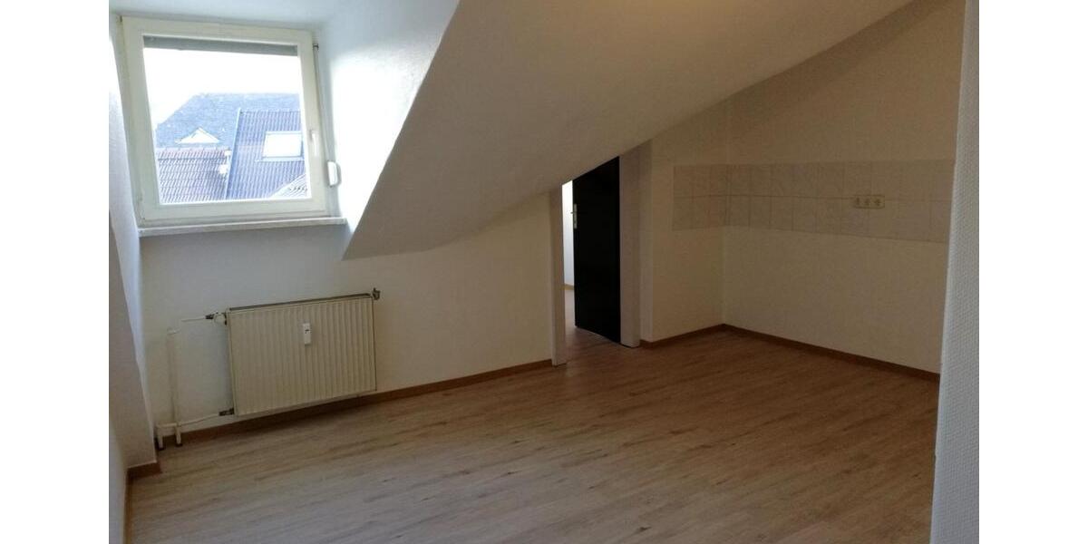 Dachgeschoßwohnung Saarbrücken - 3 Zimmer, 70 m&sup2;, 560&euro; | Angebot:25148200