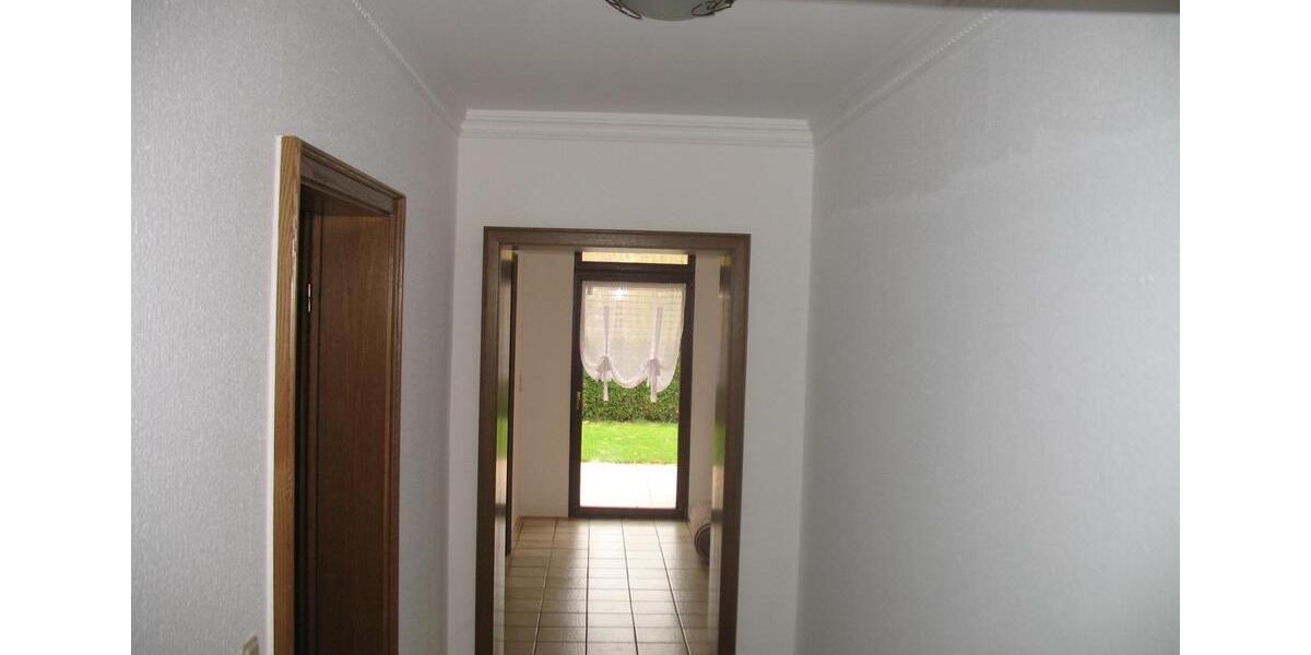 WG-Vermietung: Gepflegte, große Erdgeschoss Wohnung mit eigenem Garten 1 zimmer