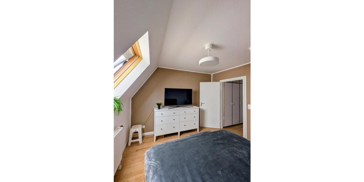 Dachgeschoßwohnung Elmshorn - 3 Zimmer, 74 m&sup2;, 900&euro; | Angebot:26635390