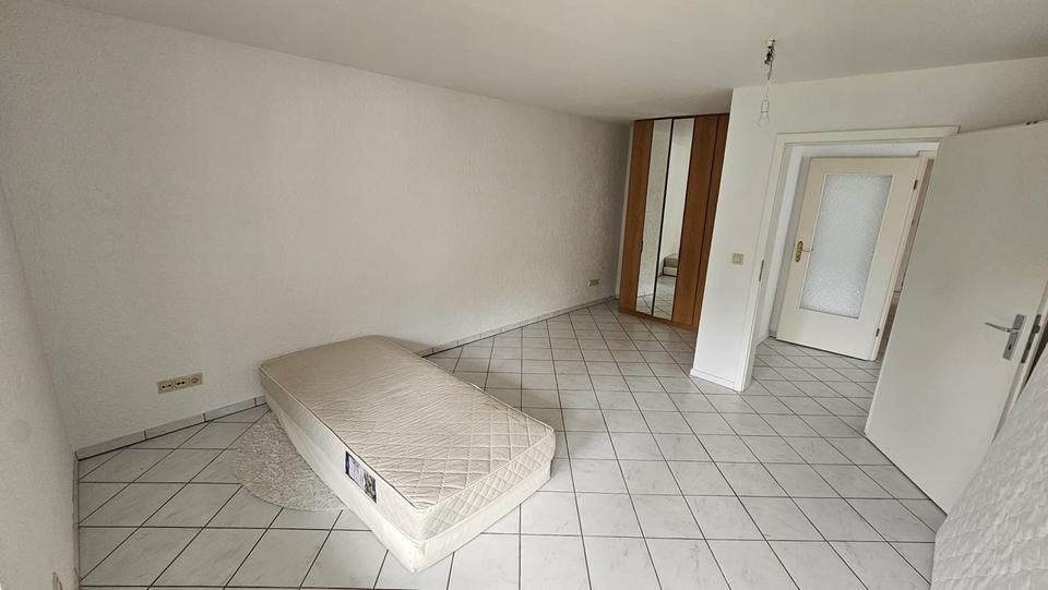 Etagenwohnung Wiesbaden Biebrich - 4 Zimmer, 103 m&sup2;, 1.600&euro; | Angebot:26481546