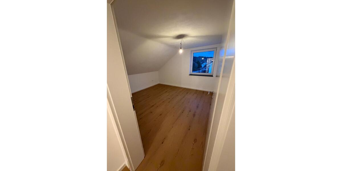 Dachgeschoßwohnung Vöhringen - 3.5 Zimmer, 80 m&sup2;, 900&euro; | Angebot:26049592