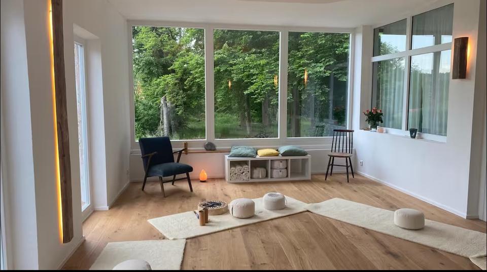 Einfamilienhaus Burgwindheim - 9 Zimmer, 250 m&sup2;, 1.600&euro; | Angebot:25025245
