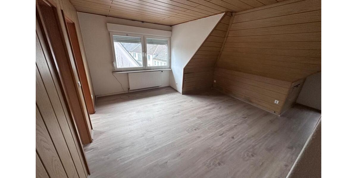Dachgeschoßwohnung Siegen - 2 Zimmer, 50 m&sup2;, 450&euro; | Angebot:26101907