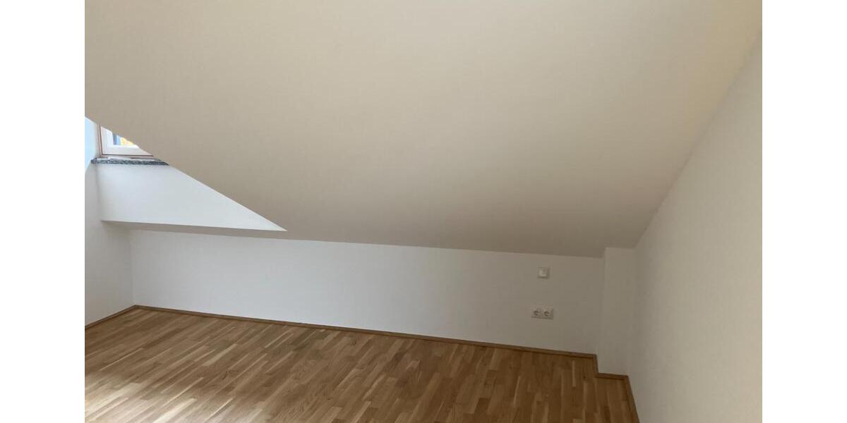 Dachgeschoßwohnung Grafrath - 3 Zimmer, 67 m&sup2;, 2.100&euro; | Angebot:24524231
