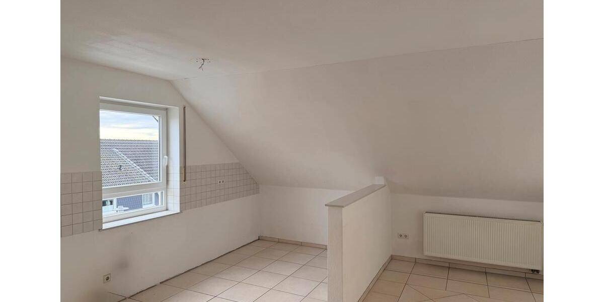 Dachgeschoßwohnung Schloß Holte-Stukenbrock Stukenbrock - 3 Zimmer, 82 m&sup2;, 780&euro; | Angebot:25300122