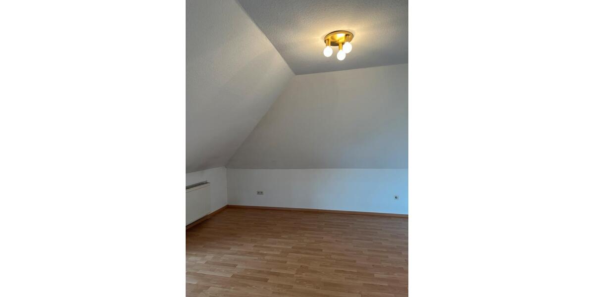 Dachgeschoßwohnung Lembruch - 5 Zimmer, 120 m&sup2;, 1.250&euro; | Angebot:26581880