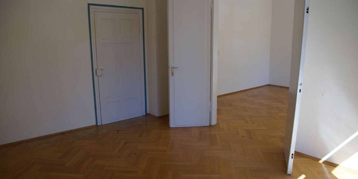 Gehobene Altbauwohnung mit großem Balkon ca. 150qm - Wohnraum oder gewerblichen Nutzung möglich - Appartement Neustadt | Angebot:26634102