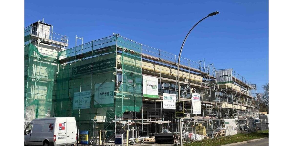 Gewerbe Neubau Objekt in Weinstadt-Endersbach: Laden- Praxisfläche im Erdgeschoss zimmer