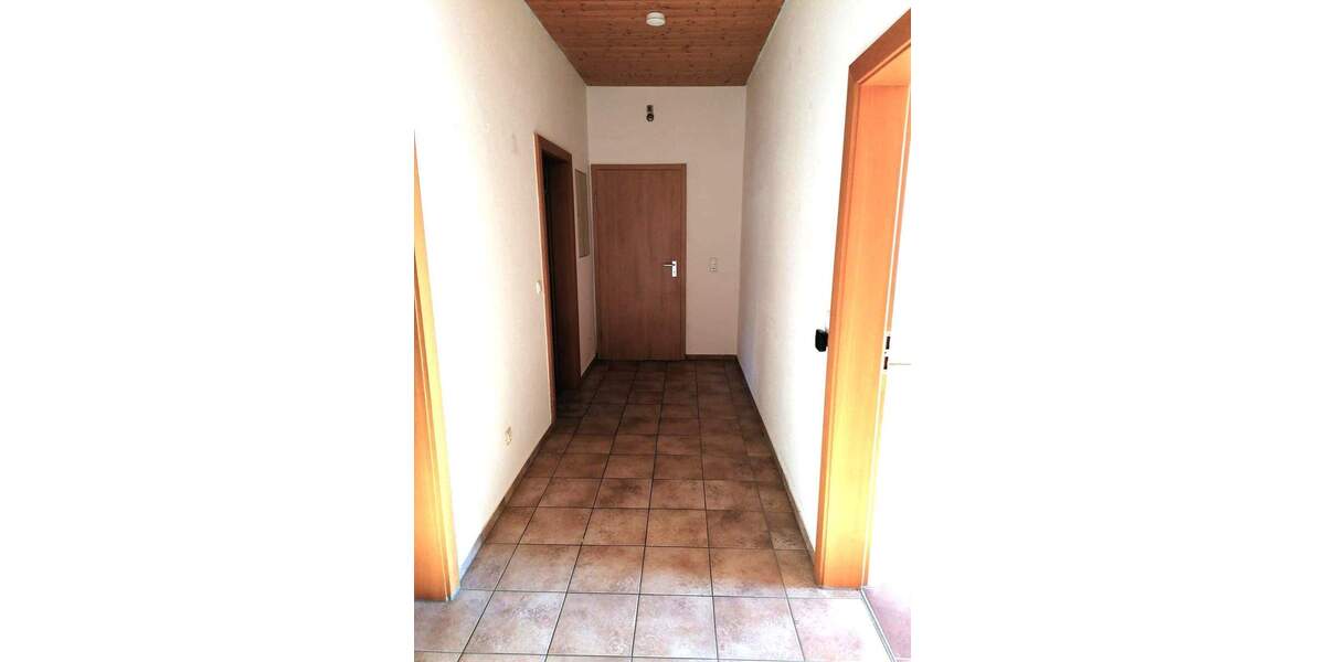 Sonnige Wohnung im 01. OG mit Kachelofen - 2 Zimmer- im OT Solla 2 zimmer