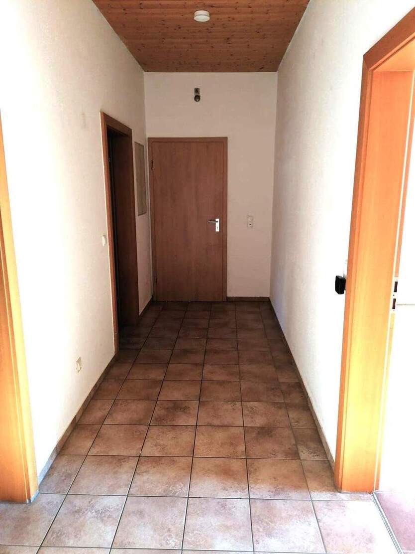 Sonnige Wohnung im 01. OG mit Kachelofen - 2 Zimmer- im OT Solla 2 zimmer