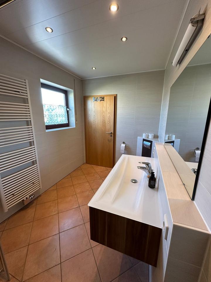 Großzügige 5-Zimmer-Wohnung, 155qm mit Garten und Stellplatz