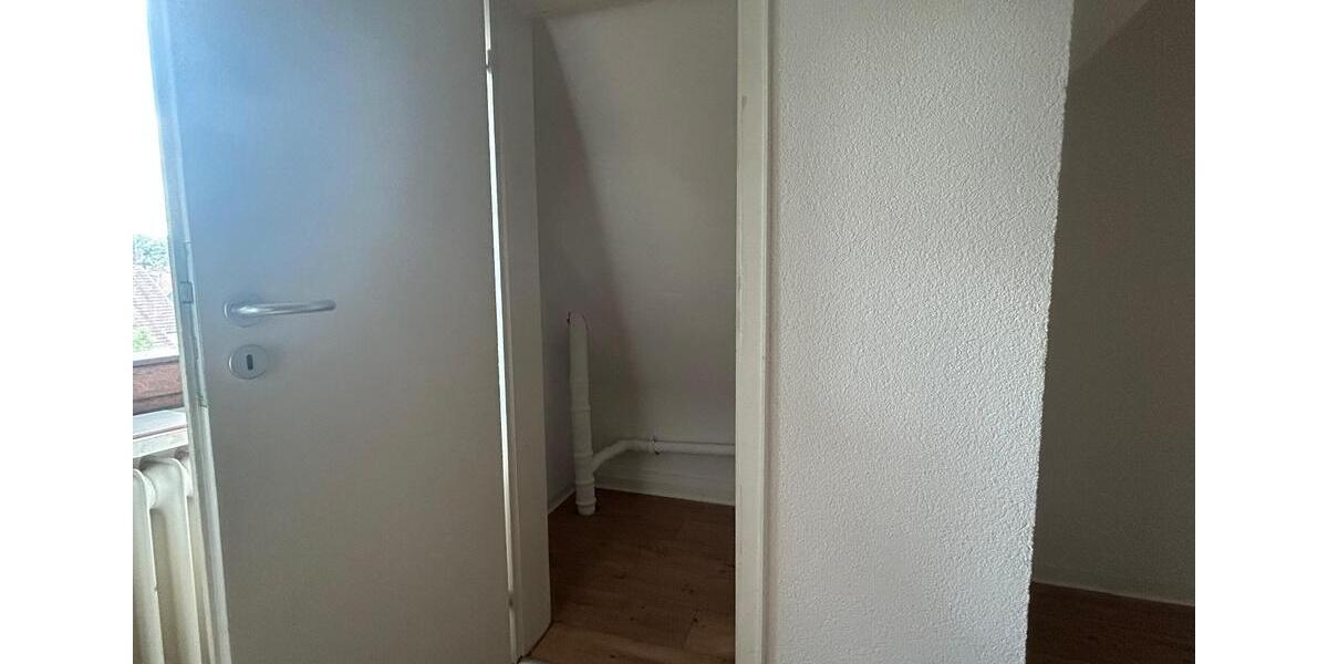 Dachgeschoßwohnung Saarbrücken West - 4 Zimmer, 65 m&sup2;, 750&euro; | Angebot:25883161