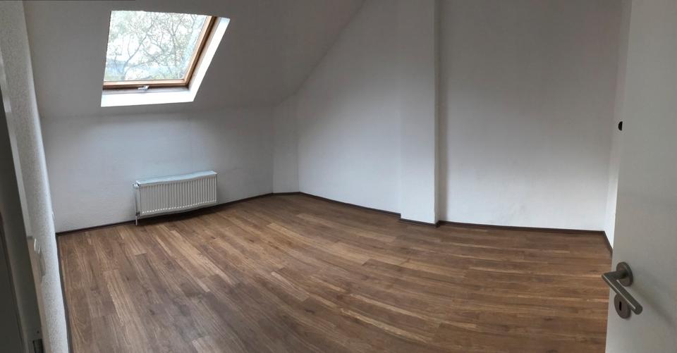 Dachgeschoßwohnung Duisburg Hamborn - 4 Zimmer, 90 m&sup2;, 700&euro; | Angebot:26126116