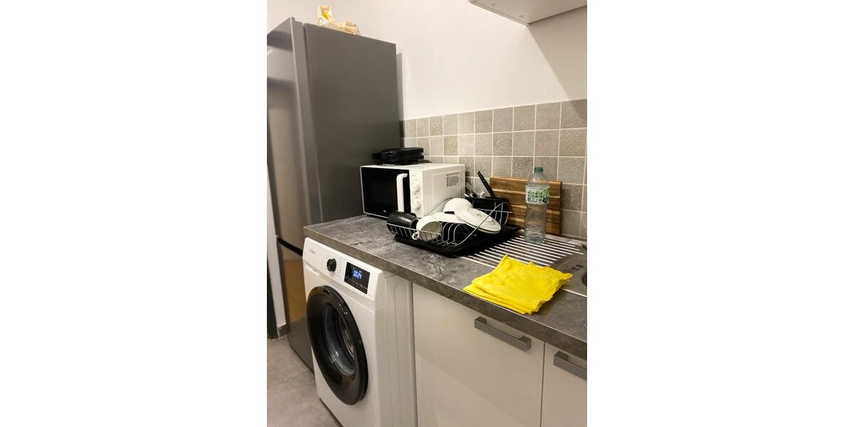 1 zimmer in 4er wg frei zentrale lage ab Februar. 4 zimmer