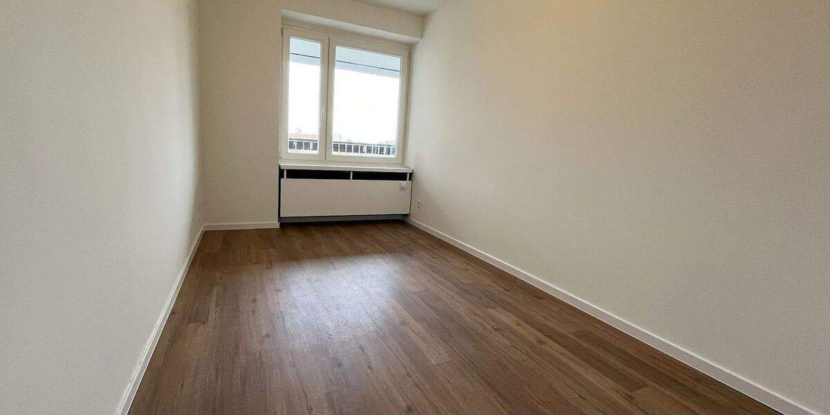 Wohnen im Grünen: modernisierte, helle 4-Zimmer-Wohnung mit West-Balkon, neues Bad, Gäste-WC, Aufzug 4 zimmer
