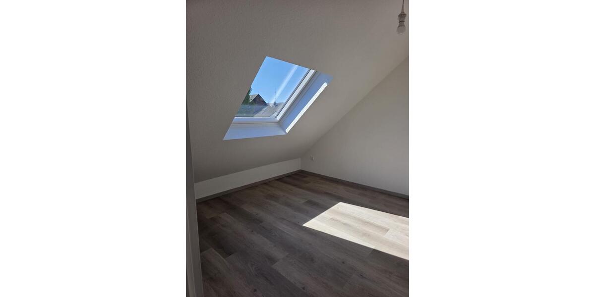 Dachgeschoßwohnung Essen Stadtbezirk III - 4 Zimmer, 102 m&sup2;, 850&euro; | Angebot:26539976