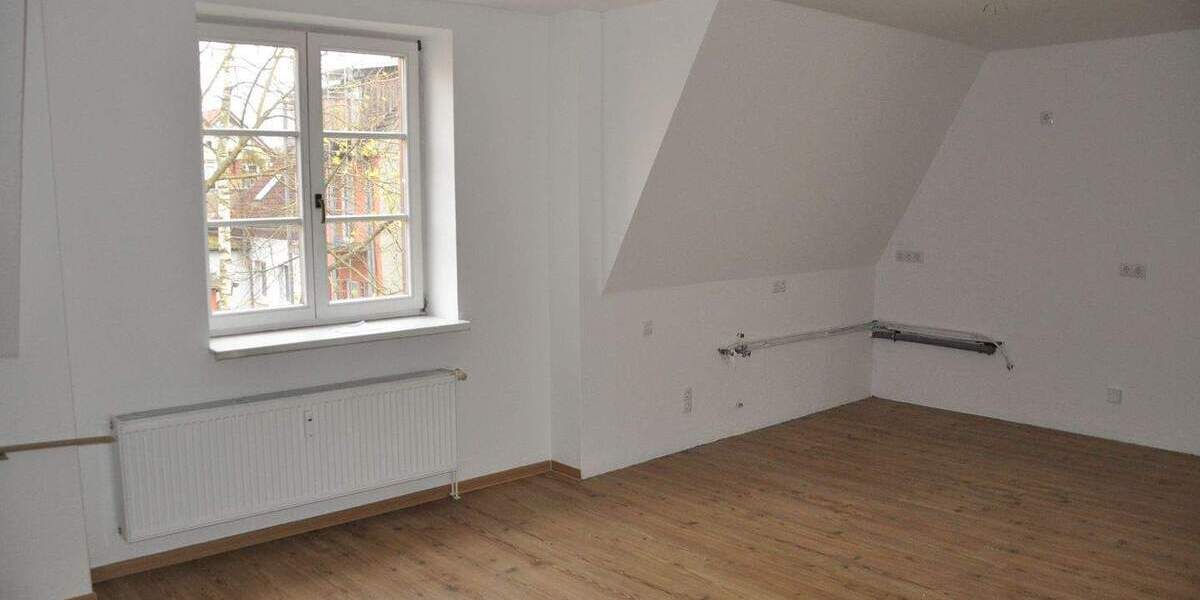 Etagenwohnung Stralsund Altstadt - 2 Zimmer, 105 m&sup2;, 985&euro; | Angebot:25682085