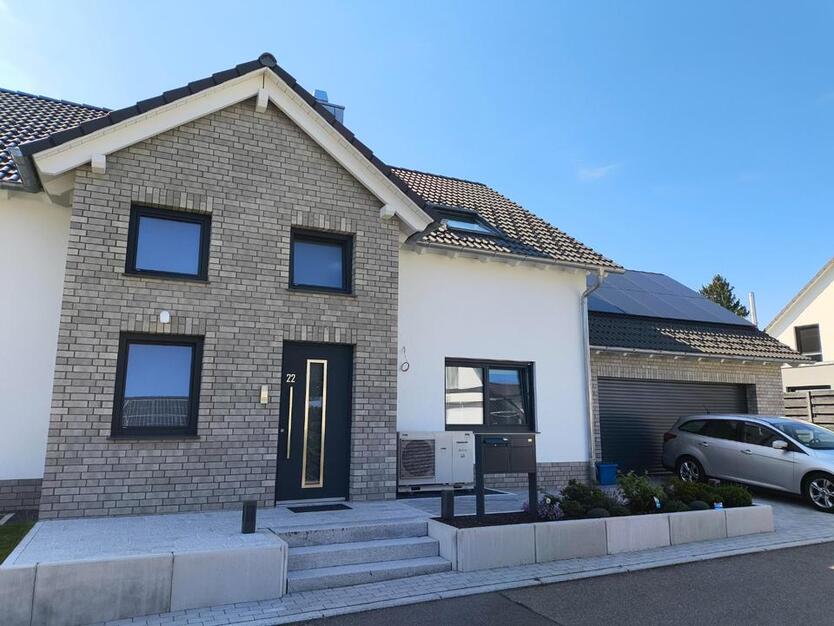Neubau 3,5-Zimmer-Dachgeschoßwohnung mit gehobener Innenausstatt