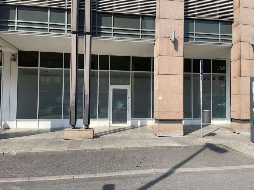 Einzelhandel in Frankfurt am Main 3.555 € 90 m² zimmer