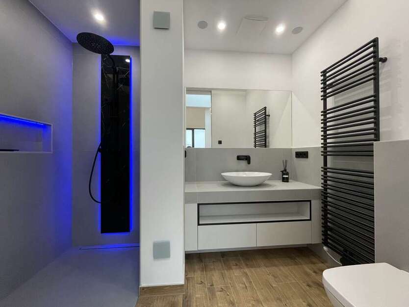 Mit dem Aufzug direkt in die TraumWohnung am Zwenkauer See!