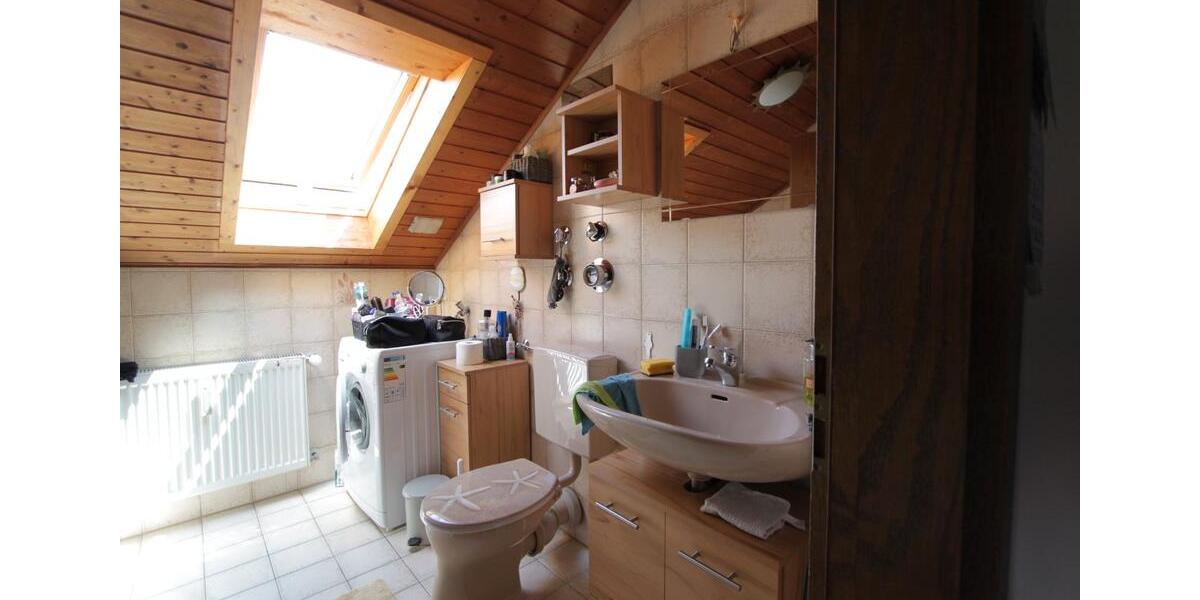 Dachgeschoßwohnung Hohenlinden - 3.5 Zimmer, 90 m&sup2;, 1.000&euro; | Angebot:26546183